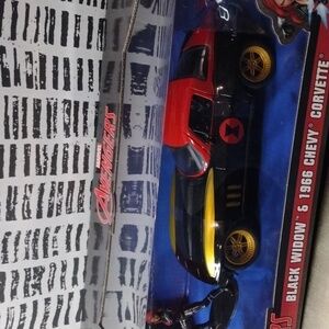 Jada Marvel Avengers black widow 1966 Chevy Corvette 1.24 die cast